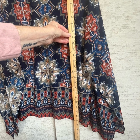 Ariat Geometric Print Women's Top - Picture 12 of 13